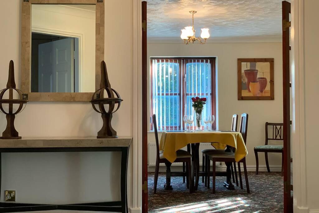 A Charming, Spacious 2 Bedroom Apartment In Lytham Lytham St Annes Exterior foto
